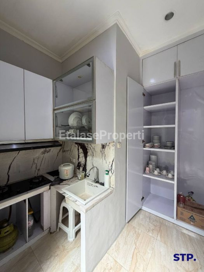 Foto properti Rumah Siap Huni Di Wisma Permai Barat Semi-furnished 4
