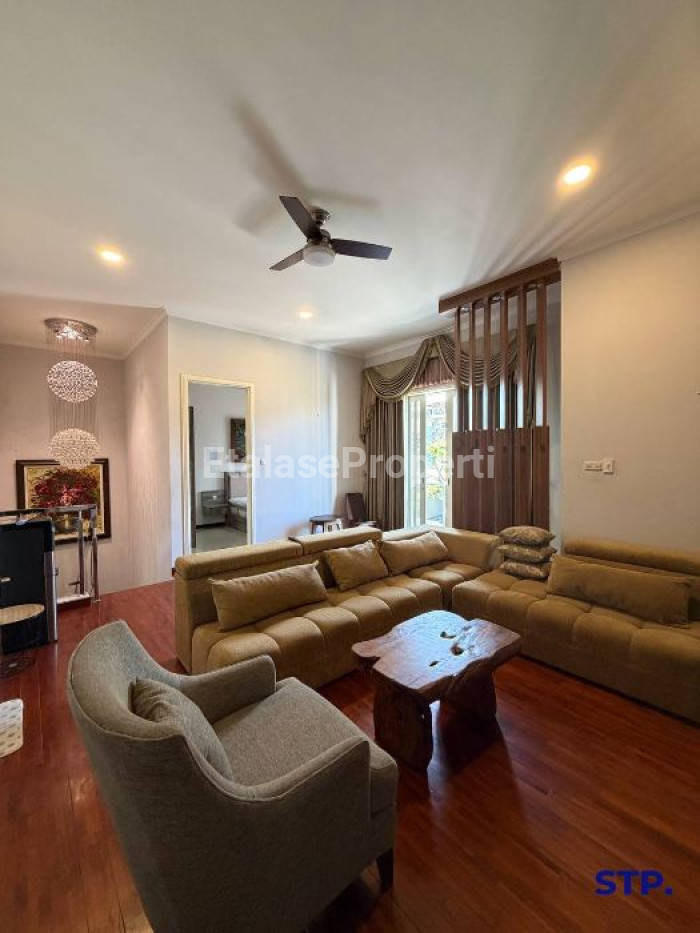 Foto properti Rumah Siap Huni Di Wisma Permai Barat Semi-furnished 5