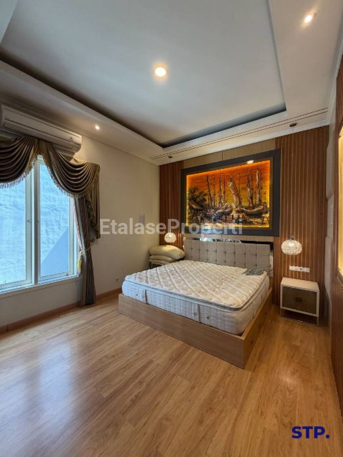 Foto properti Rumah Siap Huni Di Wisma Permai Barat Semi-furnished 7