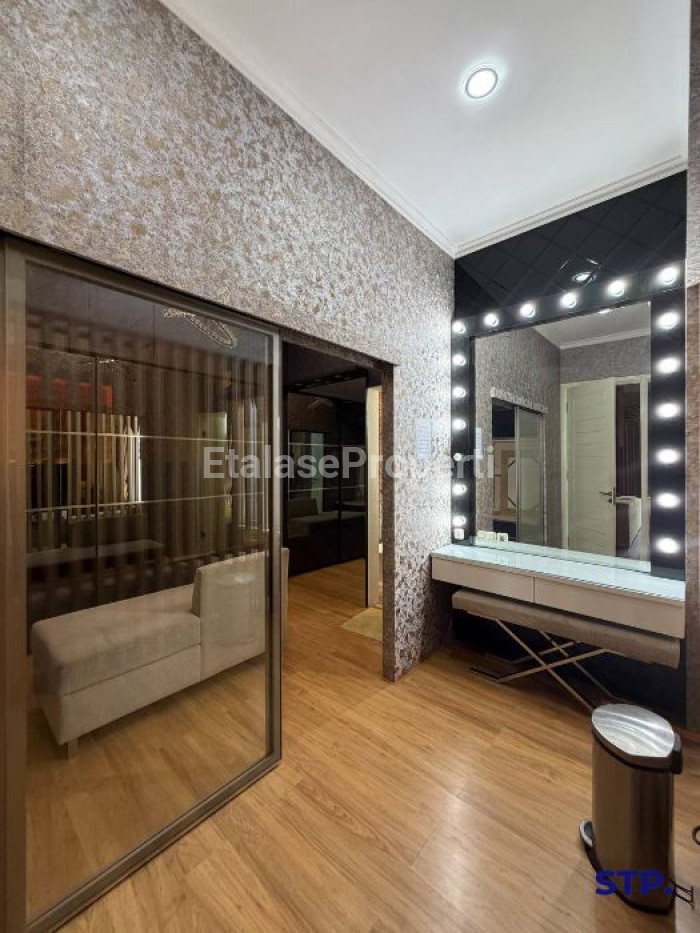 Foto properti Rumah Siap Huni Di Wisma Permai Barat Semi-furnished 9