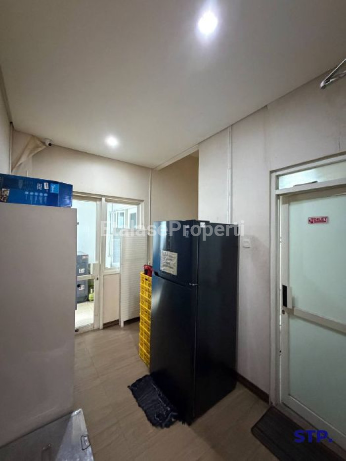 Foto properti Jual Cepat - Bangunan Usaha 3 Lantai Di Pucang Anom Timur INCLUDE LIFT 4