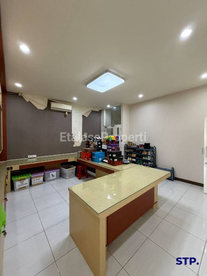 Foto properti Jual Cepat - Bangunan Usaha 3 Lantai Di Pucang Anom Timur INCLUDE LIFT 6