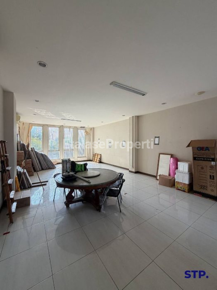 Foto properti Jual Cepat - Bangunan Usaha 3 Lantai Di Pucang Anom Timur INCLUDE LIFT 9
