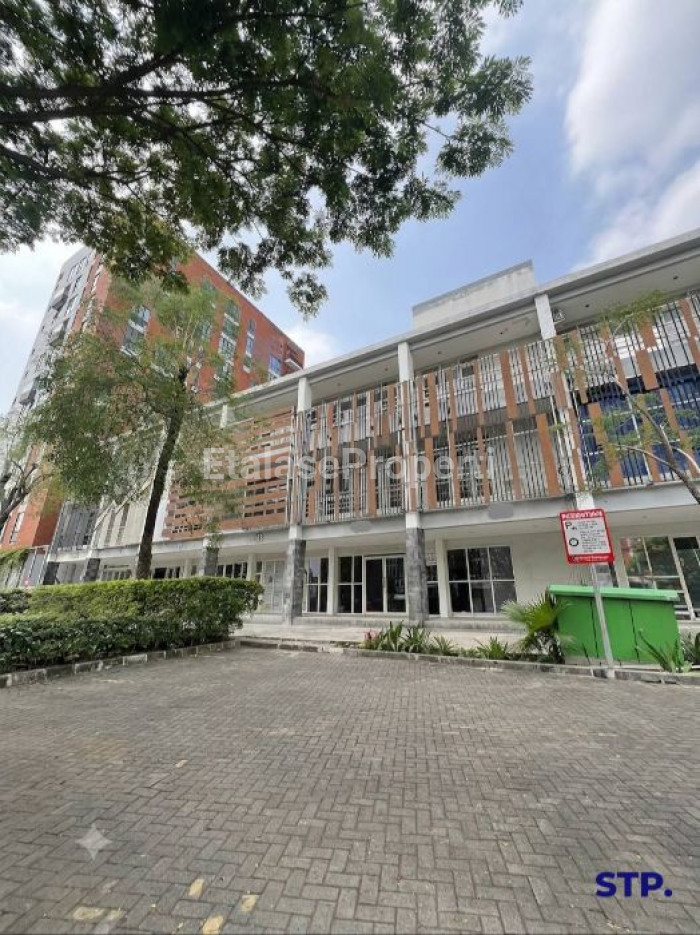 Foto properti 3 Unit Jejer - Sewa Ruko 3 Lantai Di Royal Residence Wiyung 1