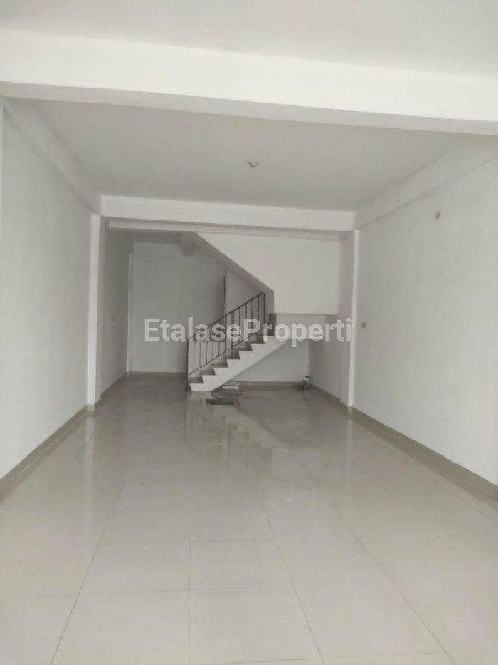 Foto properti JUAL CEPAT, Ruko 3 Lantai Di 0 Jalan Raya Provinsi Gempol, Kab. Pasuruan 3
