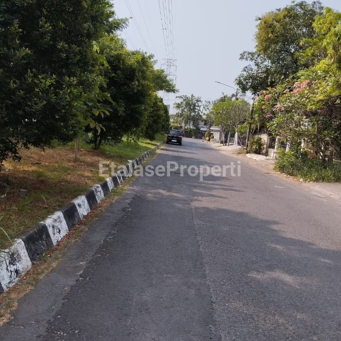 Foto properti Dijual Rumah 2,5 Lt Di Nginden Intan 2