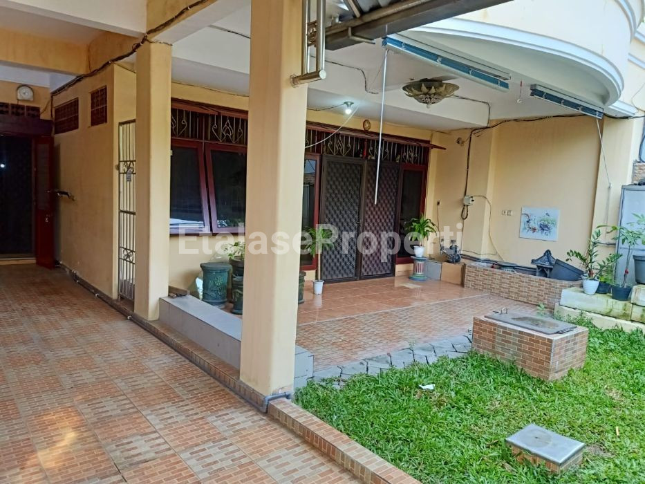 Foto properti Dijual Rumah 2,5 Lt Di Nginden Intan 3