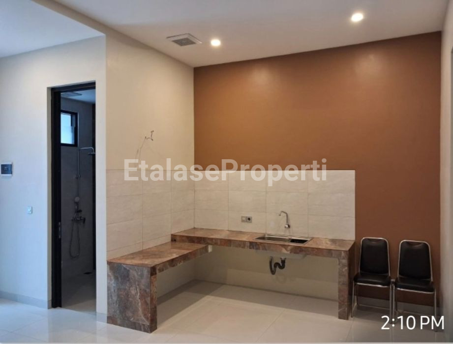 Foto properti RUMAH BARU GRESS 2 LANTAI MANYAR 3