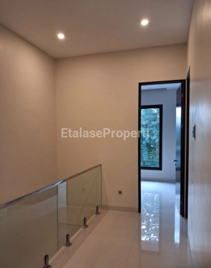 Foto properti RUMAH BARU GRESS 2 LANTAI MANYAR 5