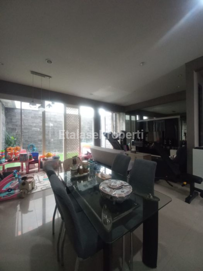 Foto properti DISEWAKAN RUMAH SIAP HUNI  SEMI FURNISH WISATA BUKIT MAS 2 CLUSTER GRAND PALAIS 4