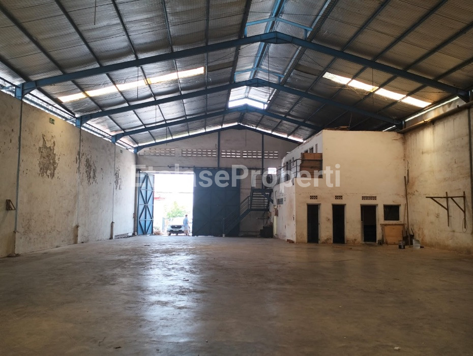 Foto properti DISEWAKAN GUDANG DI LIDAH WETAN 2