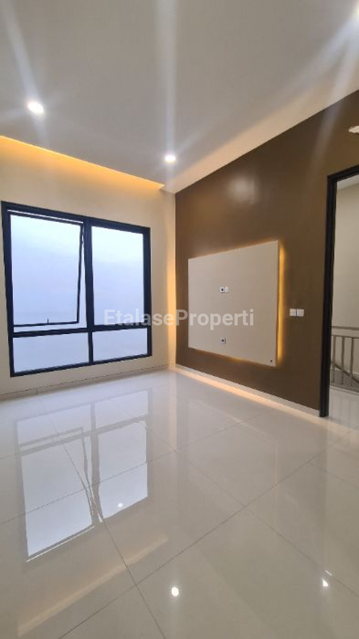Foto properti Rumah Bafu Gress 2 Lantai Area Manyar 1