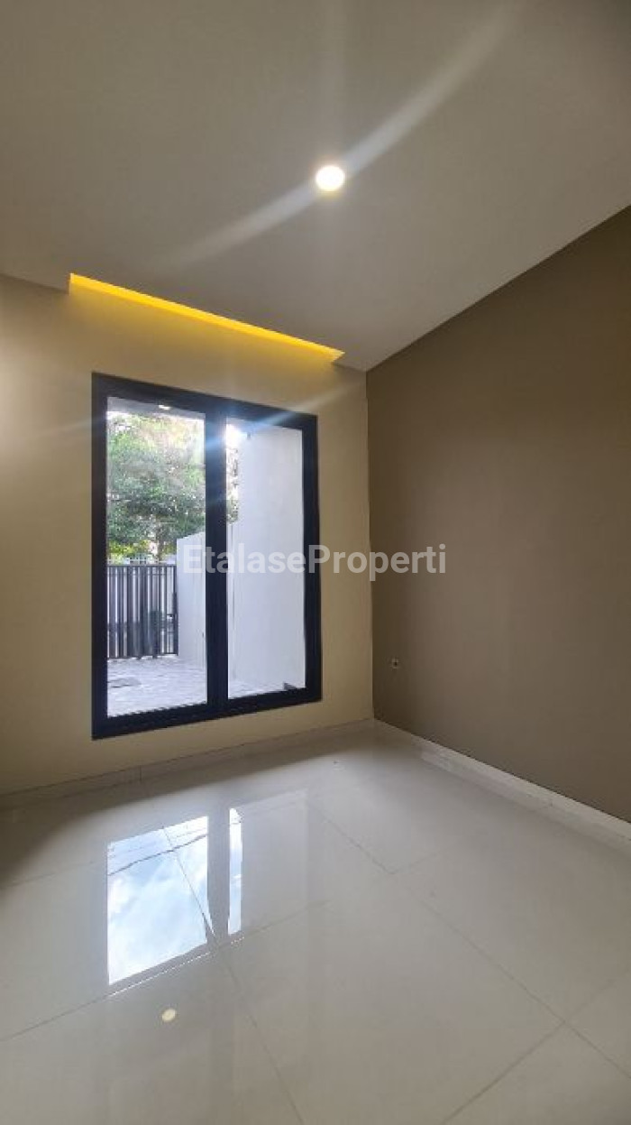 Foto properti Rumah Bafu Gress 2 Lantai Area Manyar 4