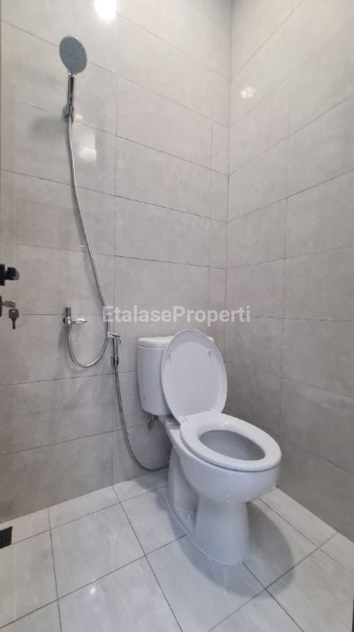 Foto properti Rumah Bafu Gress 2 Lantai Area Manyar 5