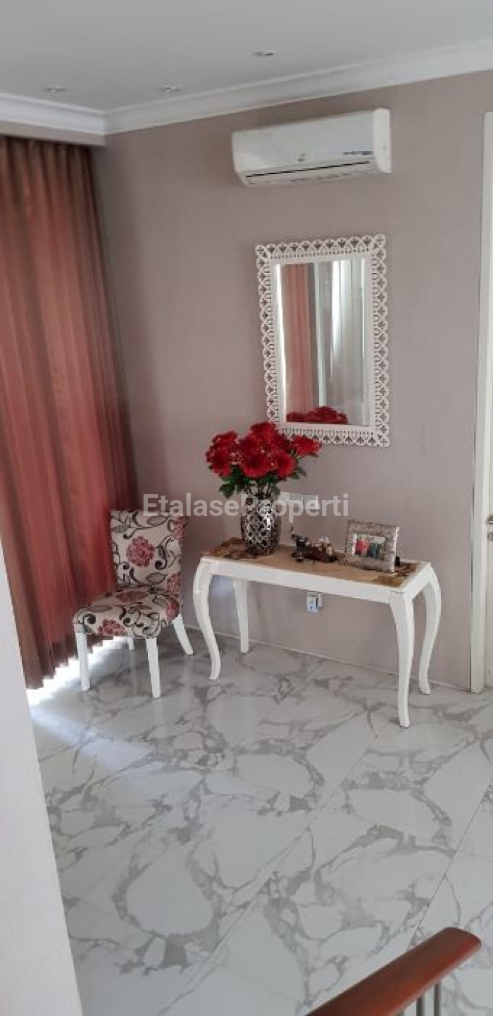 Foto properti Dijual Cepat Rumah Minimalis Pakuwon Indah, Cluster La Riz Embassy 3