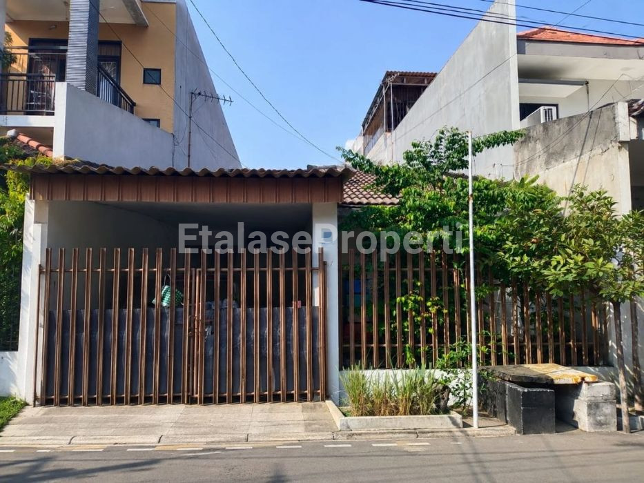 Foto properti Dijual Rumah Di Kutisari Indah Siap Huni Dekat Petra 1