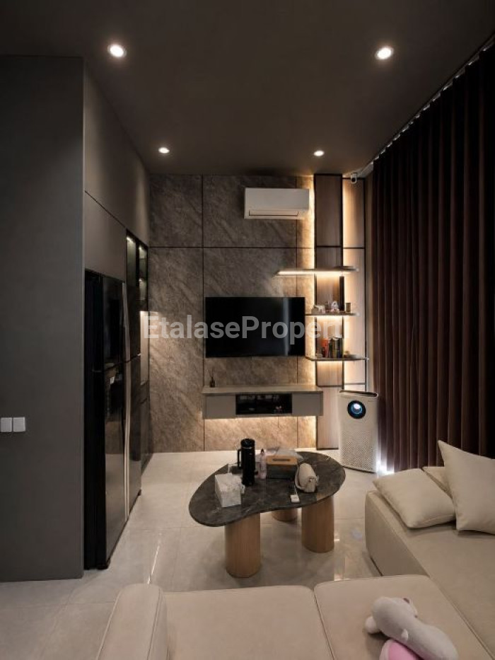 Foto properti Full Furnished -  Rumah 2 Lantai Minimalis Di Citraland Cluster District Nine Surabaya 2