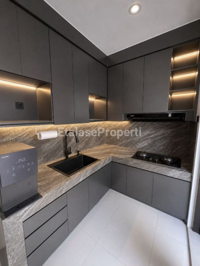 Foto properti Full Furnished -  Rumah 2 Lantai Minimalis Di Citraland Cluster District Nine Surabaya 6