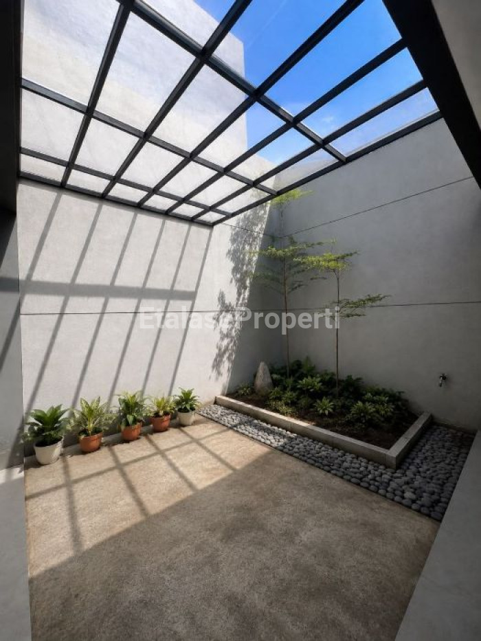 Foto properti Full Furnished -  Rumah 2 Lantai Minimalis Di Citraland Cluster District Nine Surabaya 7
