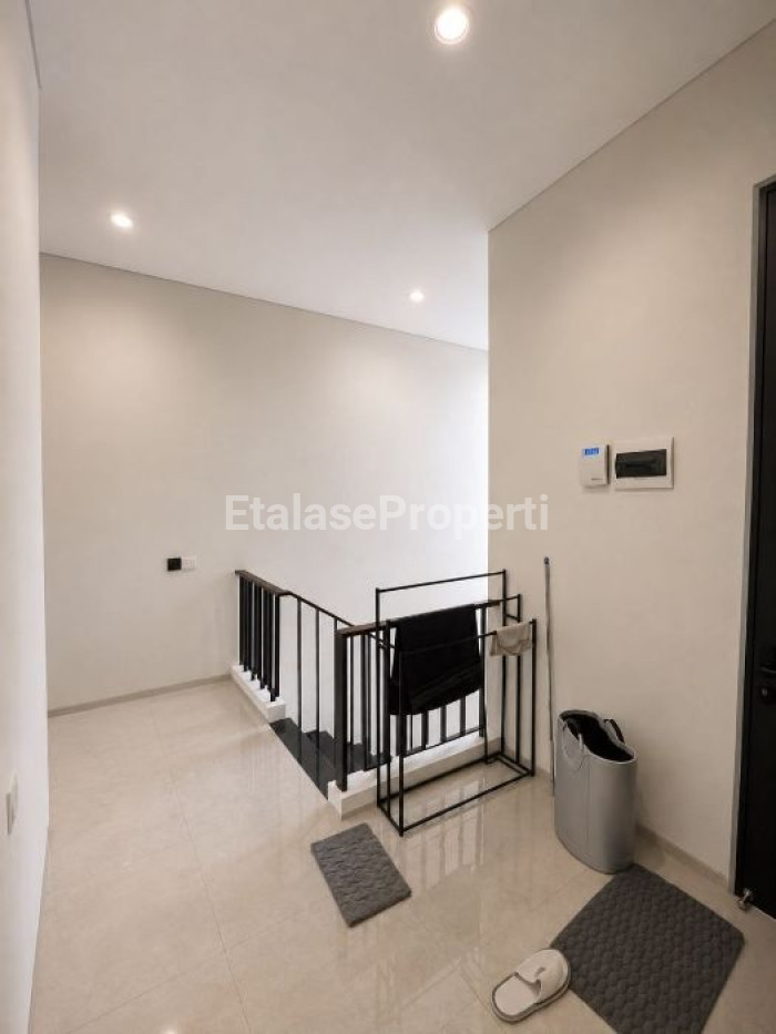 Foto properti Full Furnished -  Rumah 2 Lantai Minimalis Di Citraland Cluster District Nine Surabaya 8