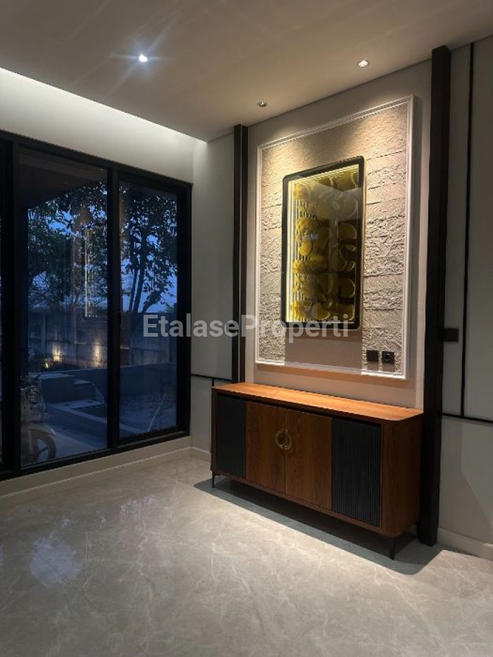 Foto properti Rumah Gress Royal Residence Wiyung 3