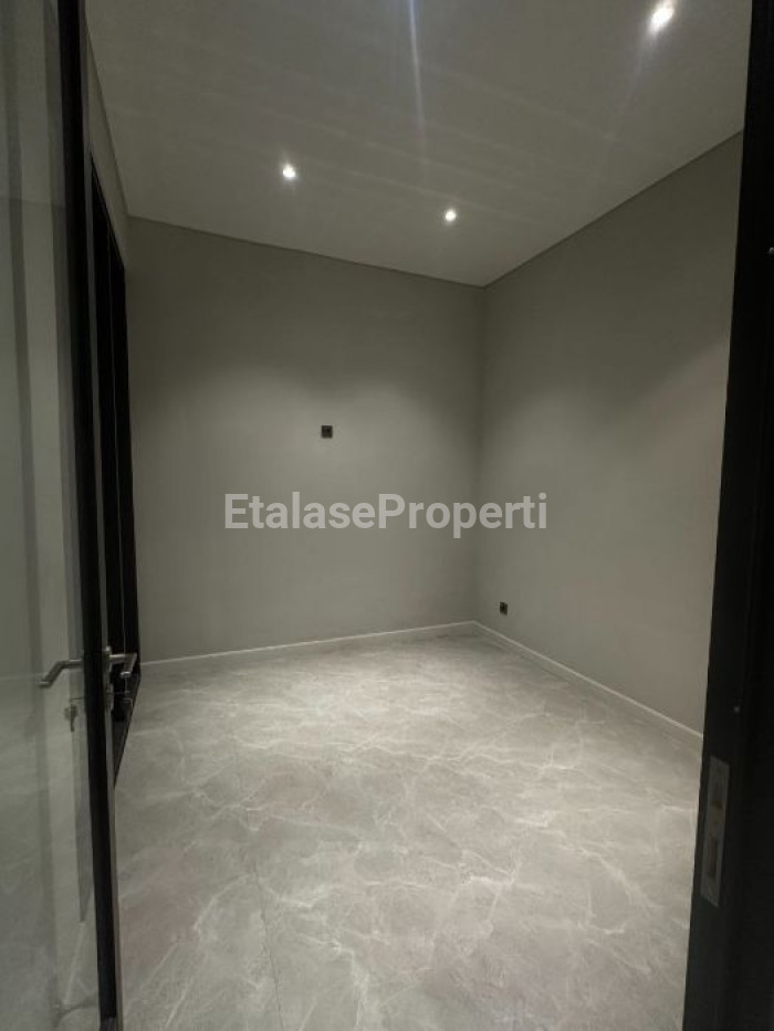 Foto properti Rumah Gress Royal Residence Wiyung 6