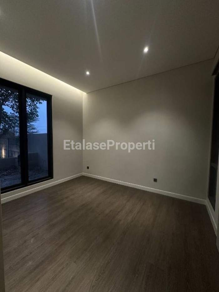 Foto properti Rumah Gress Royal Residence Wiyung 7