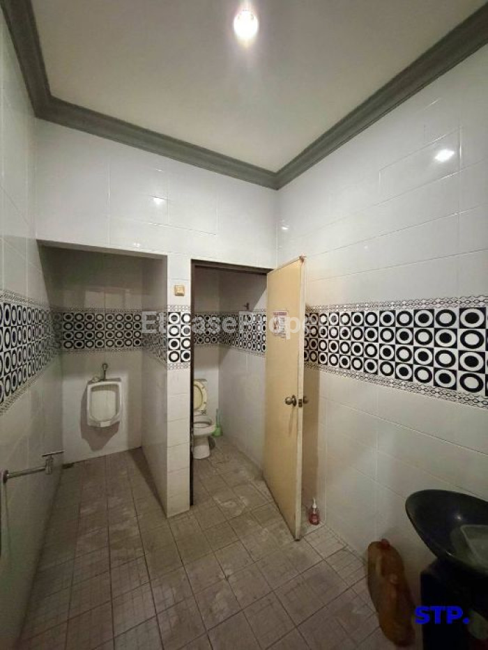 Foto properti JUAL CEPAT - Gedung 3 Lantai Di Raya Gayungsari, Surabaya 6