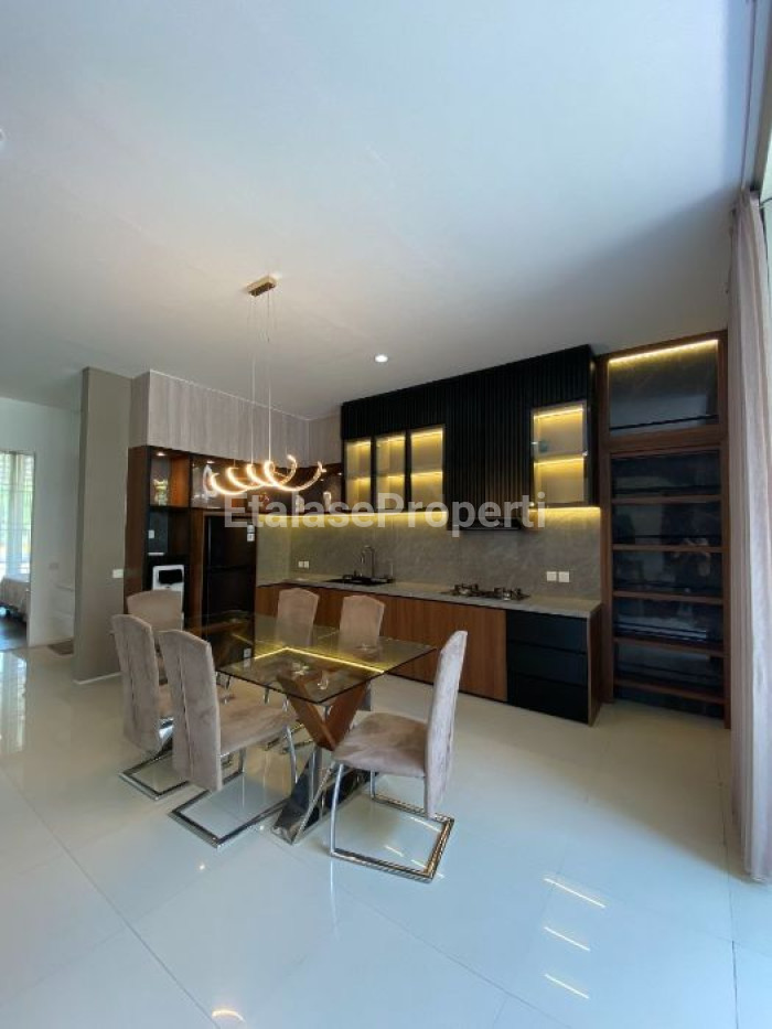 Foto properti Rumah Mewah Full Furnished Di CitraLand The GreenLake Surabaya 4