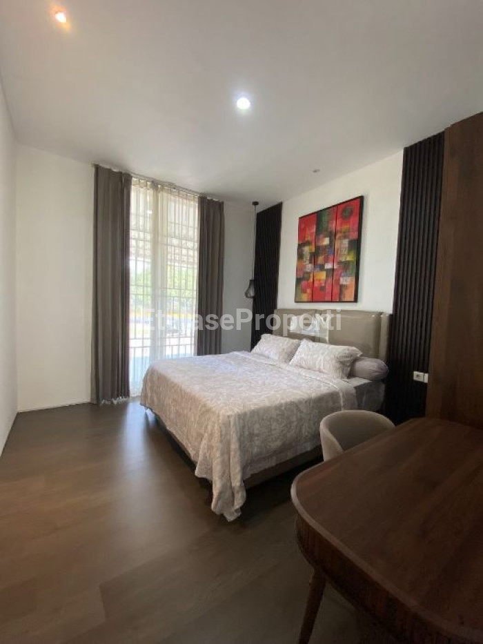 Foto properti Rumah Mewah Full Furnished Di CitraLand The GreenLake Surabaya 7