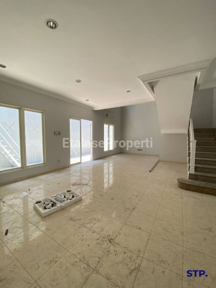 Foto properti Disewakan Rumah 2 Lantai Di Wisata Bukit Mas 1 Surabaya 3