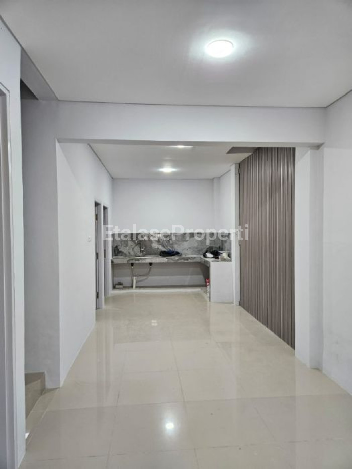 Foto properti DIJUAL RUMAH SIAP HUNI SEMI FURNISHED DI NORTHWEST PARK, CITRALAND UTARA 2