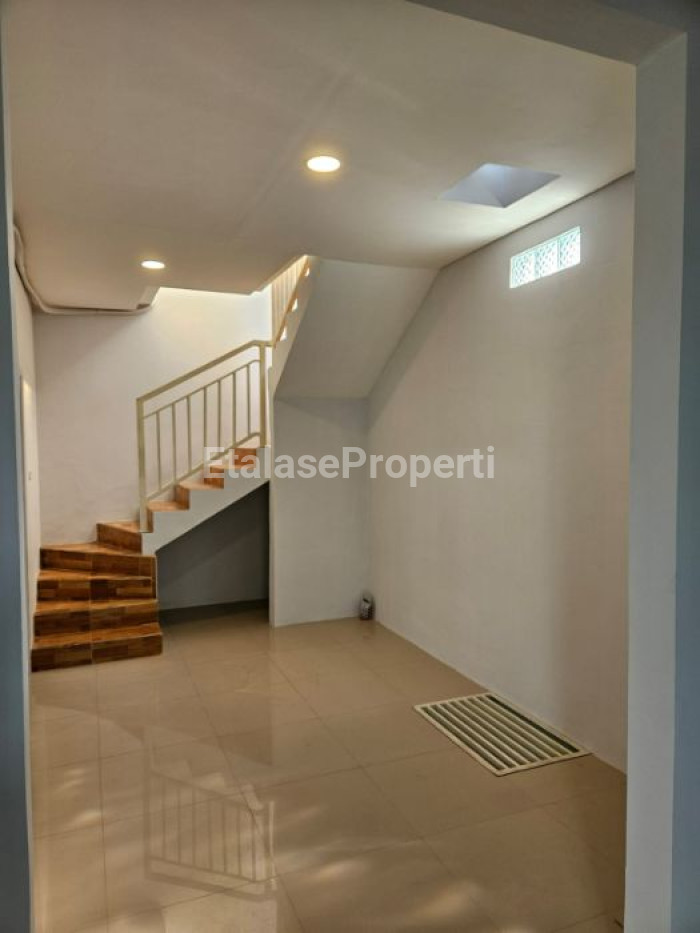Foto properti DIJUAL RUMAH SIAP HUNI SEMI FURNISHED DI NORTHWEST PARK, CITRALAND UTARA 3