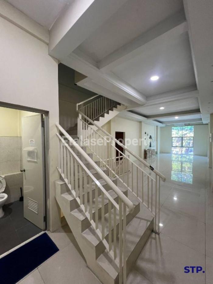 Foto properti Disewakan Ruko 3 Unit Jejer Di Jalan Pattimura, Sukomanunggal 6