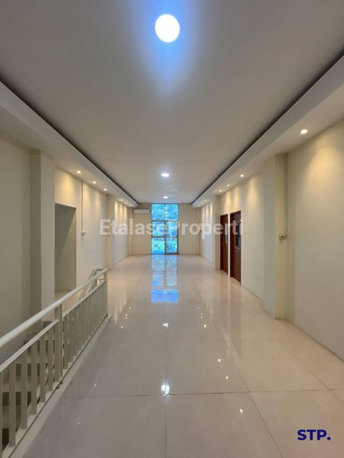 Foto properti Disewakan Ruko 3 Unit Jejer Di Jalan Pattimura, Sukomanunggal 8