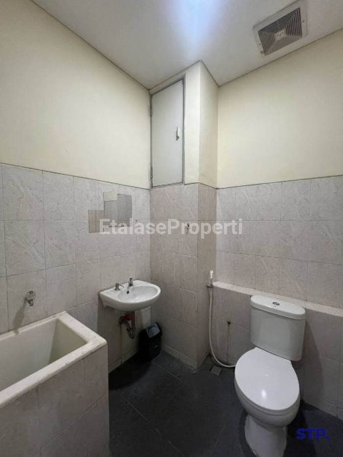 Foto properti Disewakan Ruko 3 Unit Jejer Di Jalan Pattimura, Sukomanunggal 10