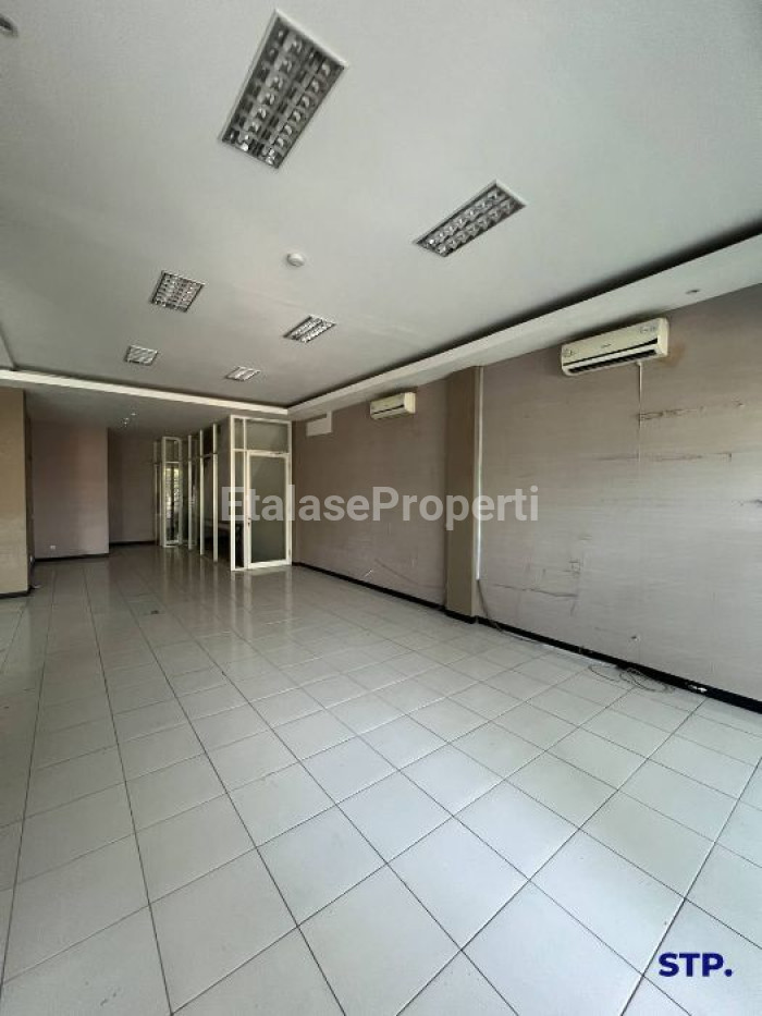 Foto properti Disewakan Ruko 3 Lantai Di Jalan Pattimura, Sukomanunggal 4