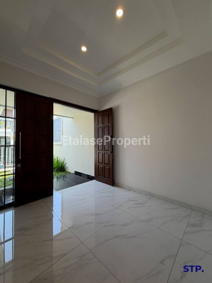 Foto properti Rumah Mewah Classic Di Galaxi Bumi Permai Araya Tahap 2 2