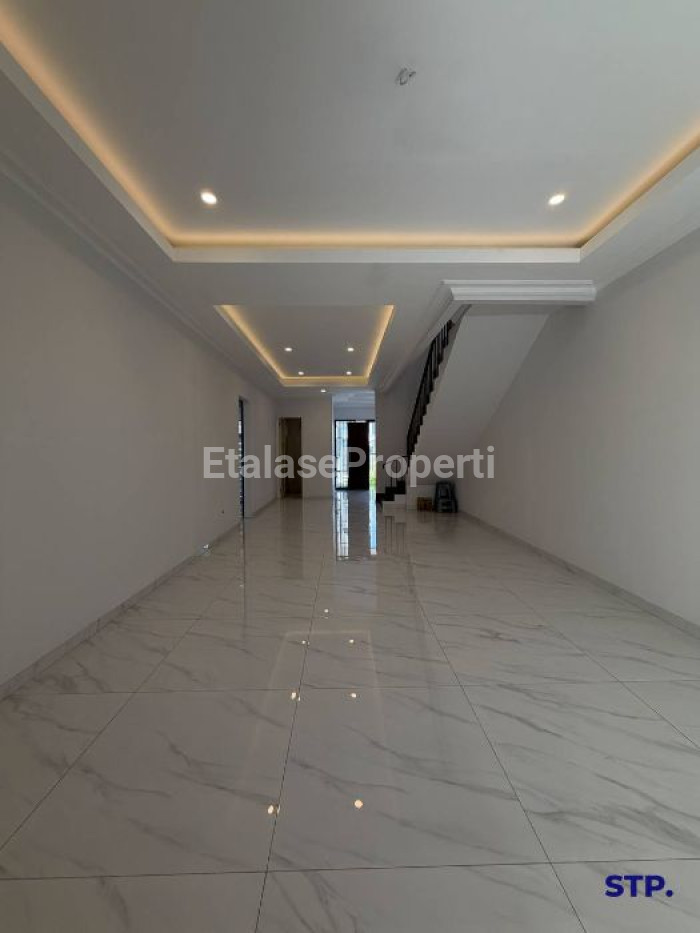 Foto properti Rumah Mewah Classic Di Galaxi Bumi Permai Araya Tahap 2 3