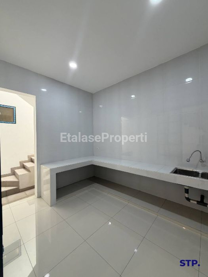 Foto properti Rumah Mewah Classic Di Galaxi Bumi Permai Araya Tahap 2 6