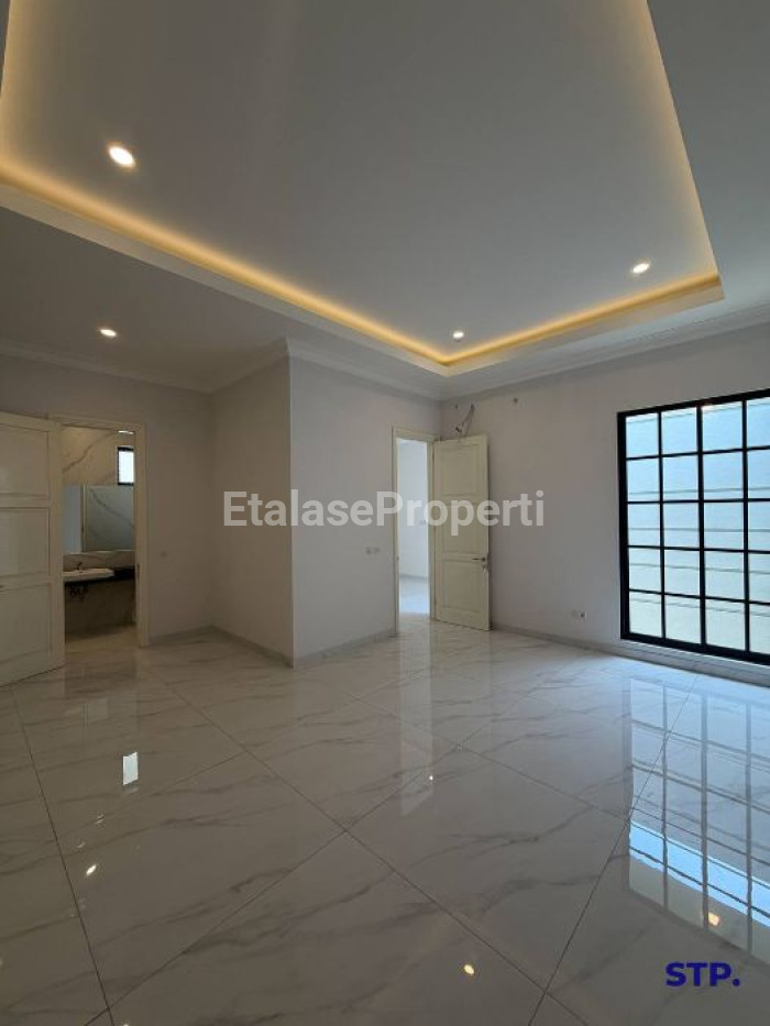 Foto properti Rumah Mewah Classic Di Galaxi Bumi Permai Araya Tahap 2 8