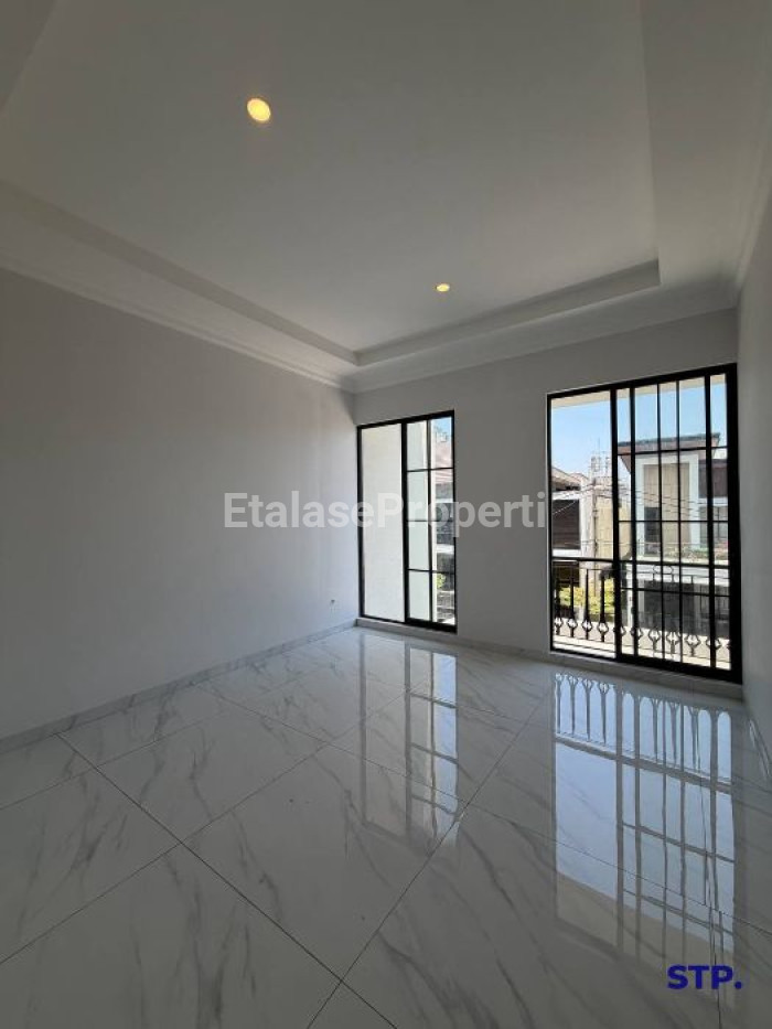 Foto properti Rumah Mewah Classic Di Galaxi Bumi Permai Araya Tahap 2 9