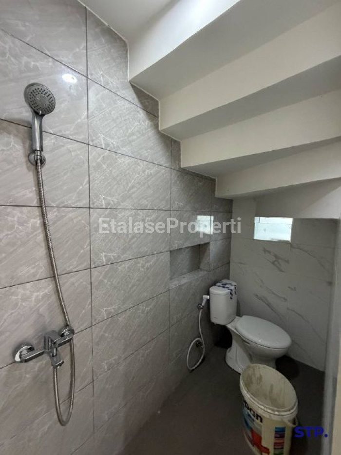 Foto properti UNDER 1,5M - Rumah Baru 2 Lantai Di Tenggilis Mejoyo Selatan 4