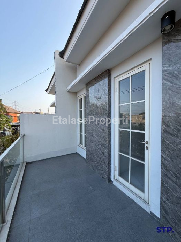 Foto properti UNDER 1,5M - Rumah Baru 2 Lantai Di Tenggilis Mejoyo Selatan 10