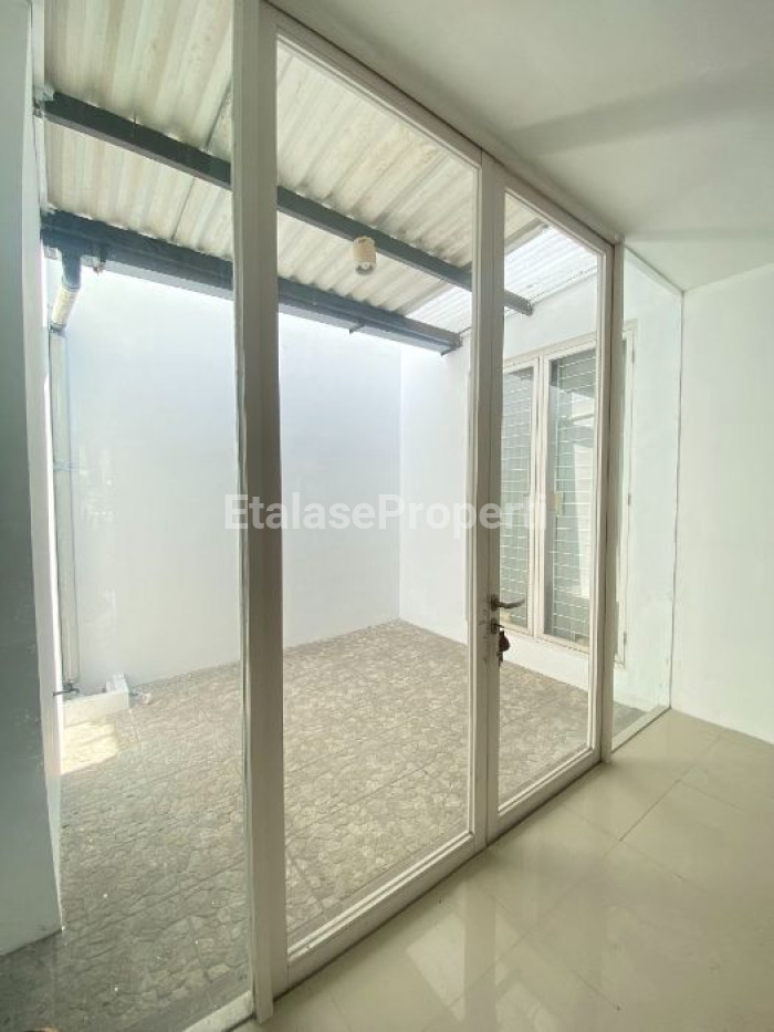 Foto properti Disewakan Rumah Modern 2 Lantai Royal Residence Wiyung Surabaya 4