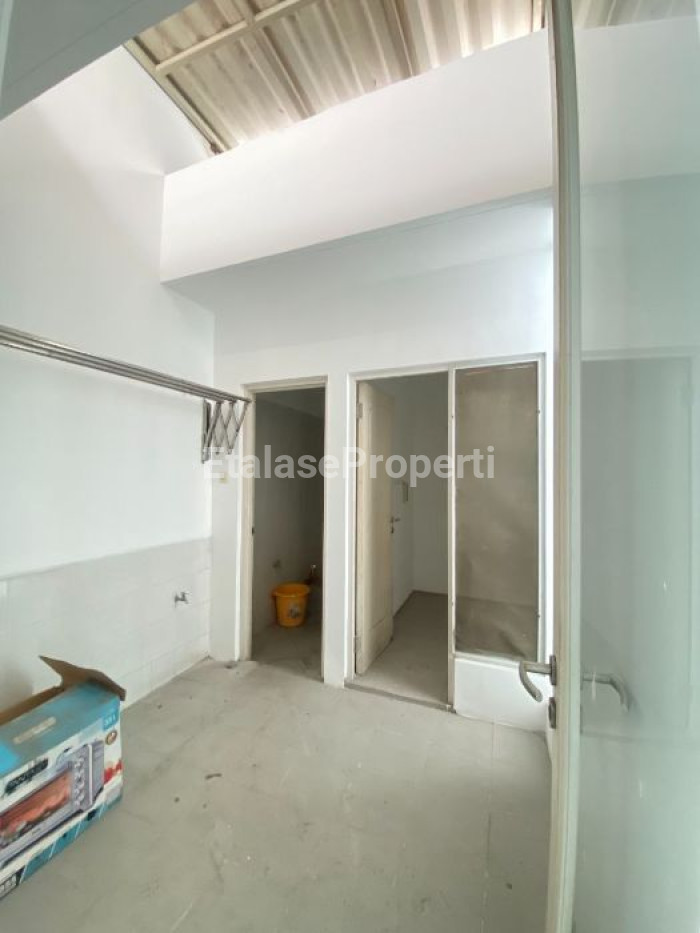 Foto properti Disewakan Rumah Modern 2 Lantai Royal Residence Wiyung Surabaya 6