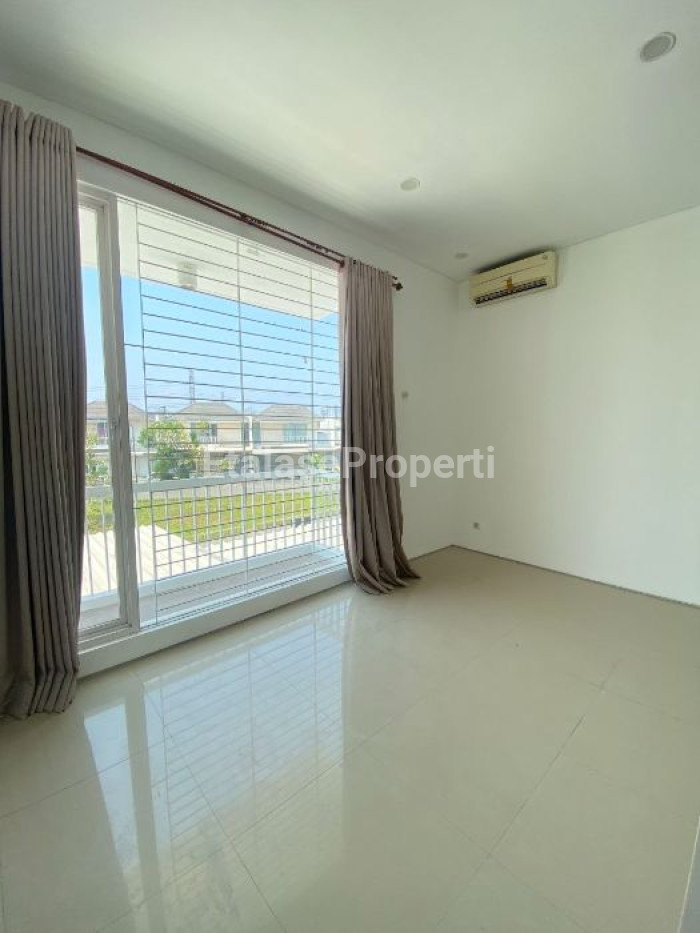 Foto properti Disewakan Rumah Modern 2 Lantai Royal Residence Wiyung Surabaya 7