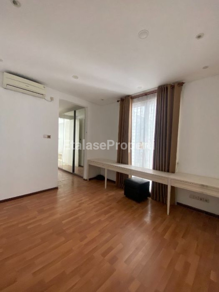 Foto properti Disewakan Rumah Modern 2 Lantai Royal Residence Wiyung Surabaya 8