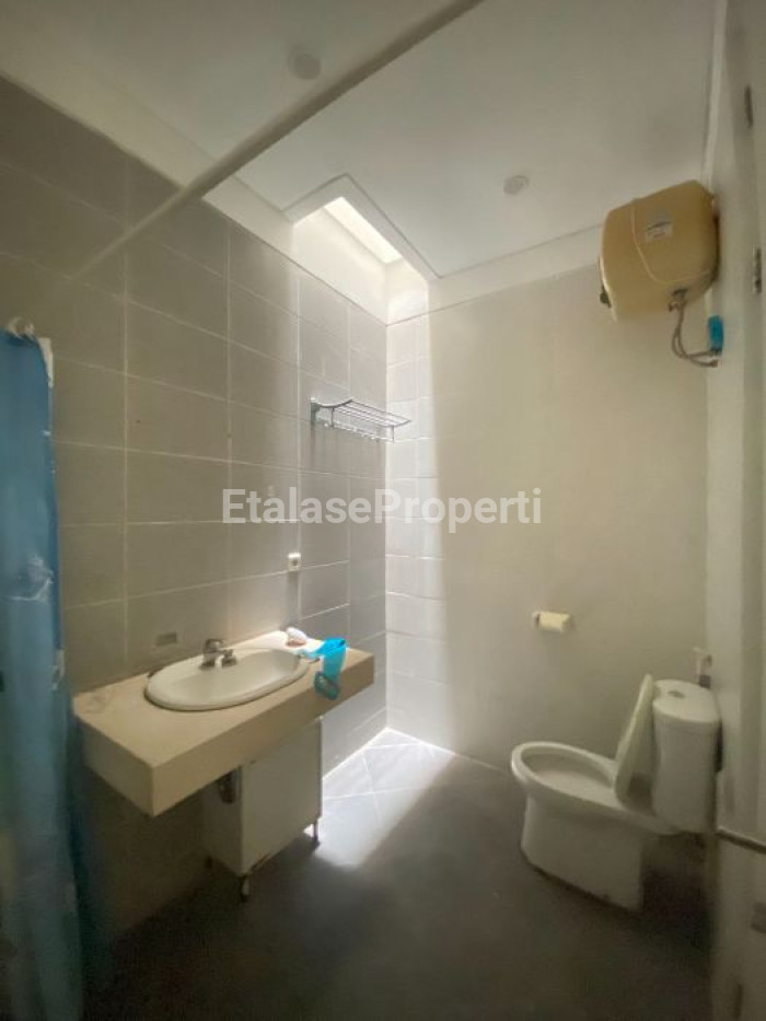 Foto properti Disewakan Rumah Modern 2 Lantai Royal Residence Wiyung Surabaya 10