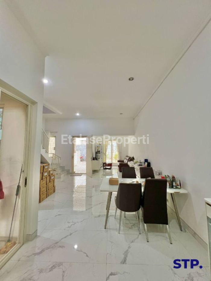 Foto properti Jual Rumah Siap Huni Simpang Darmo Regency Furnished 6